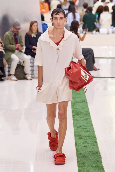 Look 12